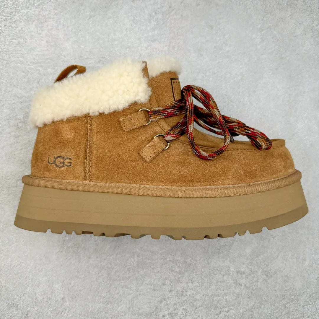 Pick up locally💰600 UGG 3954 Fukala autumn and winter sheepskin and fur integrated snow boots. All shoes are made from ZP. Longfeng A-grade Australian imported sheepskin and fur integrated women's boots. Brand OEM production line. Fully follow the ZP process. OEM original pattern maker. Adhering to the principle of no original shoes and no development selection. Pay attention to every detail. The most authentic version on the market. TREADLITE "Light Wing" technology outsole. Lightweight/durable/flexible/pile size: 35 36 37 38 39 40 Coding: by3936040